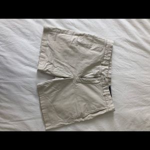 Men’s Vineyard Vines Khaki Short size 33